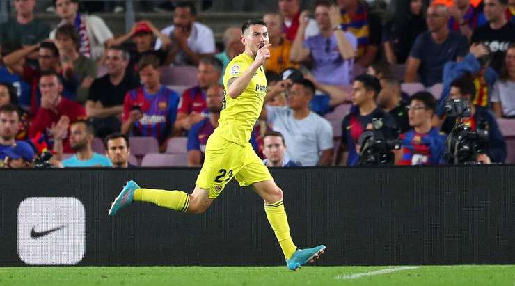 Vào! Một sai lầm từ hàng phòng ngự đã biếu không một cơ hội cho Moi Gomez (Villarreal). Cầu thủ này đã rất bình tĩnh và dễ dàng đệm bóng vào lưới từ cự li gần. 0:2.