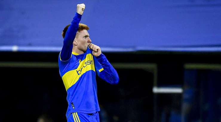 Vào - 2:0! Valentin Barco (Boca Juniors) nhận một đường chuyền chuẩn xác trong vòng cấm từ Frank Fabra và anh đánh bại thủ môn với một pha dứt điểm sắc sảo vào góc thấp bên phải khung thành.