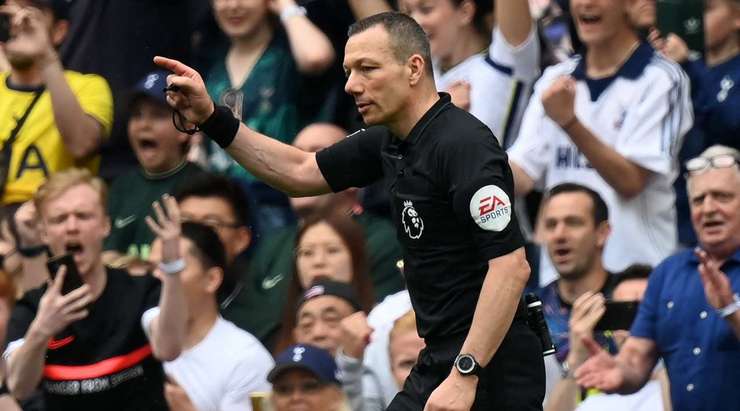 Sẽ có một quả PENALTY dành cho Tottenham sau khi các trọng tài xem lại băng ghi hình VAR!