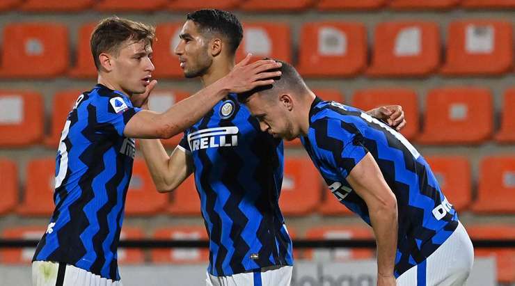 Một bàn thắng ngoạn mục! Ivan Perisic (Inter) bứt tốc như một mũi lao vào vòng cấm để đón quả tạt và sút bóng vào góc thấp bên trái, để mặc thủ môn đứng chôn chân sững sờ!