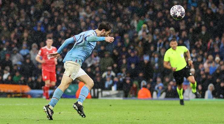 Một đường chuyền bổng hoàn hảo từ Erling Haaland tìm đến Bernardo Silva (Manchester City), người đã nhảy cao nhất và đánh đầu từ cự li gần vào nóc lưới. Pha dứt điểm có lực và đủ chính xác để hoàn toàn loại bỏ thủ môn Yann Sommer. Tỉ số bây giờ là: 2:0.
