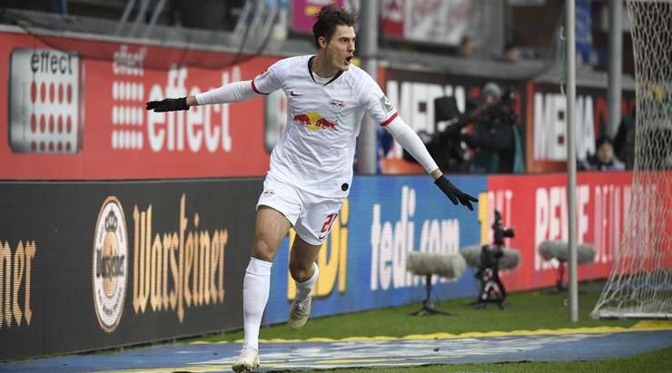Vào! Timo Werner thể hiện nhãn quan tuyệt vời của mình với đường chuyền sắc sảo cho Patrik Schick (RB Leipzig), người đã rất bình tĩnh sút bóng vào góc phải phía dưới. Tỉ số là 0:1.