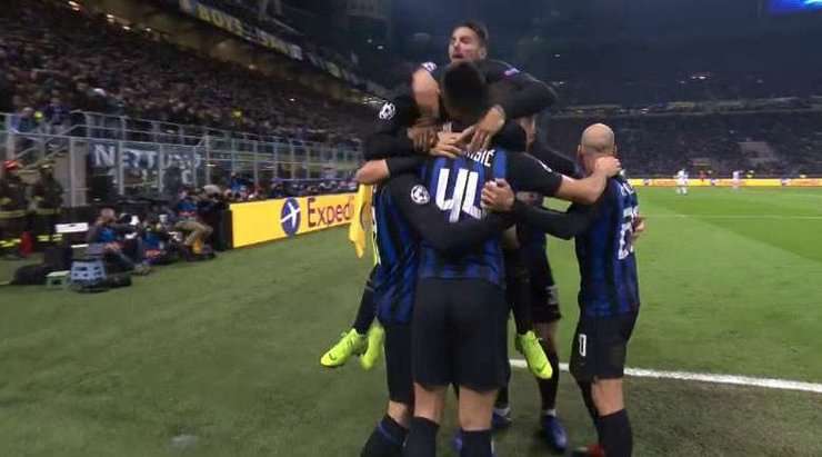 Matteo Politano trình diễn kĩ thuật xuất sắc của mình và treo một đường bóng bổng đẹp mắt vào trong vòng cấm , nơi Mauro Icardi (Inter) đón bóng và ghi tên lên bảng điện tử với một cú đánh đầu chuẩn xác vào sát mé trong cột dọc bên trái. Tỉ số là 1:1.