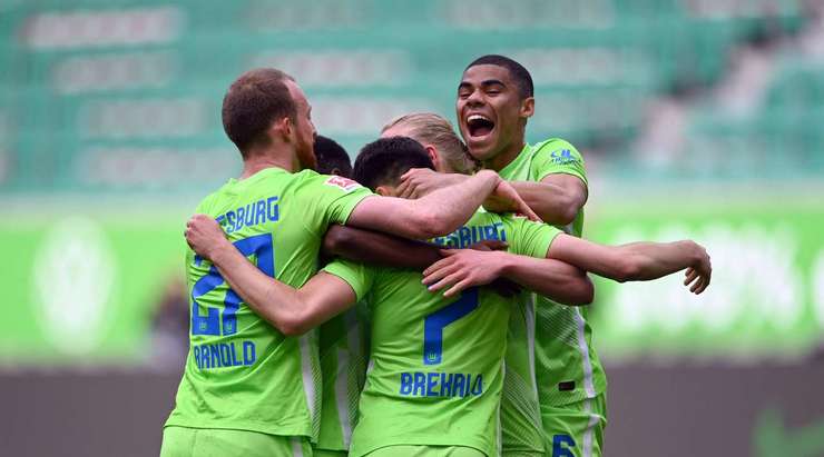 Một pha bóng tinh tế của Josip Brekalo (Wolfsburg), anh nhận một đường chuyền chuẩn xác và và sút một chạm từ rìa vòng cấm vào góc cao bên phải khung thành!