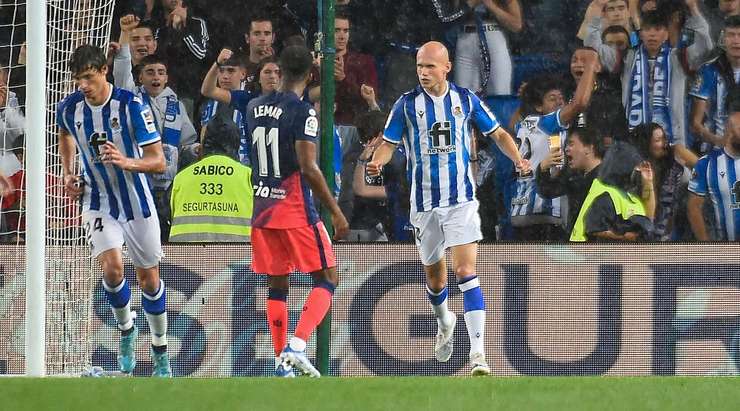 Jon Guridi (Real Sociedad) đón bóng bật ra trong vòng 5m50 và đánh đầu. Pha dứt điểm của anh đã đi thẳng vào ngay giữa mành lưới, và vì vậy, tỉ số đã được nâng lên 1:2.