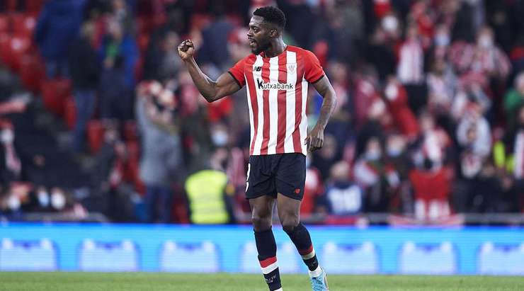 Nó đã đi vào lưới! Alex Berenguer tung một đường chuyền đến Inaki Williams (Ath Bilbao), và anh ấy dễ dàng đưa bóng vào lưới trống. Tỉ số là 3:0.