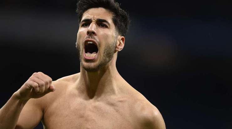 Marco Asensio (Real Madrid) khống chế bóng gọn gàng từ một đường chuyền sắc bén tại rìa vòng cấm và cứa bóng vào phía trong cột dọc bên trái, theo một phong cách đã thành thương hiệu của anh.