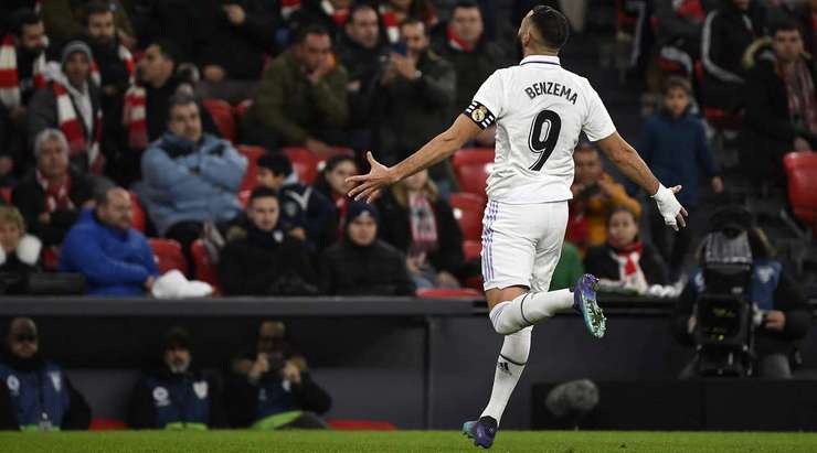 Vào! Marco Asensio đón đường chuyền và đánh đầu kiến tạo cho Karim Benzema (Real Madrid), người đã khống chế bóng và dứt điểm gọn gàng vào lưới. 0:1.