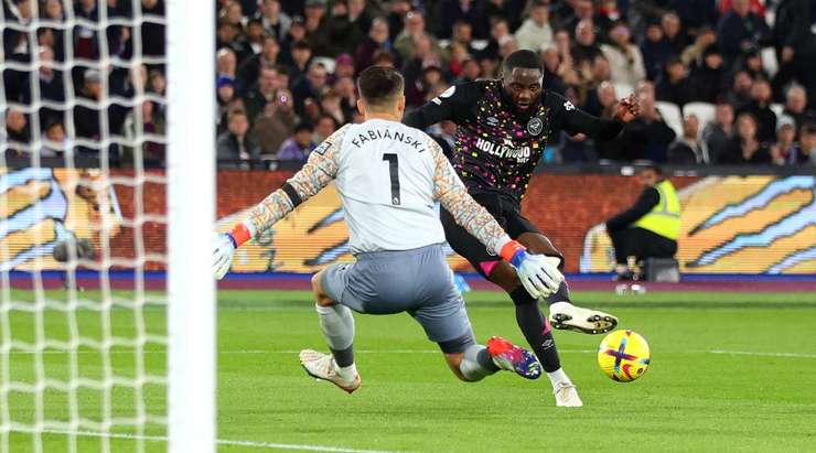 Vào! Một đường chọc khe tuyệt vời của Ivan Toney mở ra khoảng trống cho Josh Dasilva (Brentford) ngay trong vòng cấm, và anh đã không phạm bất kỳ sai lầm nào khi sút mạnh quả bóng về góc thấp bên trái khung thành. Tỉ số là 0:2.