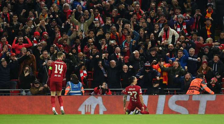 VÀO! Darwin Nunez (Liverpool) kết thúc một đợt lên bóng tuyệt vời bằng một bàn thắng giật gót điệu nghệ. Bàn thắng được kiến tạo bởi Mohamed Salah với một đường chuyền xuất sắc. 1:0.