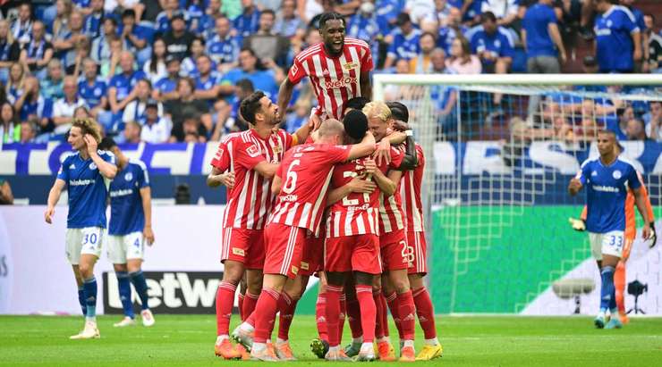 Vào! Jordan Siebatcheu chuyền bóng đến chân Sheraldo Becker (Union Berlin) và cầu thủ này tung một cú sút từ rìa vòng cấm. Bóng bị một cầu thủ khác làm đổi hướng, khiến thủ môn Alexander Schwolow không kịp trở tay. Tỉ số là 1:2.