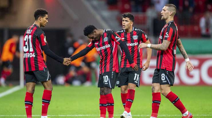 Jeremie Frimpong (Bayer Leverkusen) nhận một đường chuyền chuẩn xác trong vòng cấm từ Amine Adli và anh đánh bại thủ môn với một pha dứt điểm sắc sảo về phía bên trái khung thành. Tỉ số là 1:1.