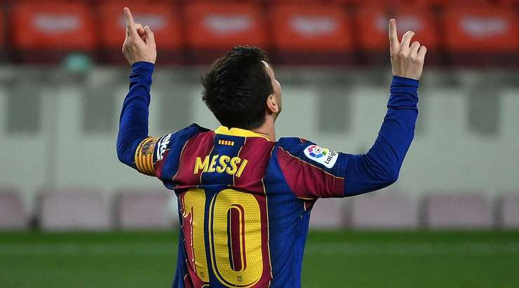 Vào! Lionel Messi (Barcelona) đã có mặt đúng lúc đúng chỗ để chộp lấy bóng bật ra trong vòng cấm, và anh ấy sút bóng thành bàn. Tỉ số là 3:1.