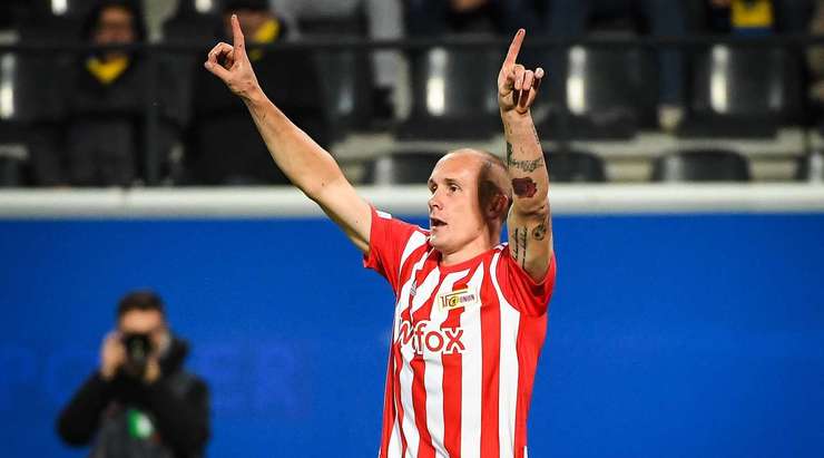 Sven Michel (Union Berlin) đón đường căng ngang hoàn hảo vào sâu bên trong vòng cấm từ Sheraldo Becker và tung cú sút chuẩn xác vào góc thấp bên phải. Tỉ số đã được nâng lên: 0:1.