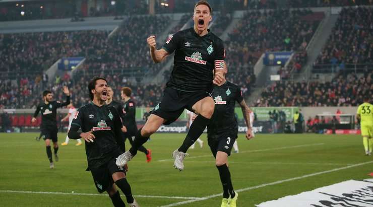 Florian Kastenmeier (Dusseldorf) đã ghi bàn! Không may cho anh ấy và các đồng đội, đó là một bàn phản lưới nhà!