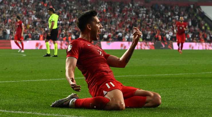 Baris Yilmaz trình diễn kĩ thuật xuất sắc của mình và treo một đường bóng bổng đẹp mắt vào trong vòng cấm , nơi Umut Nayir (Thổ Nhĩ Kỳ) đón bóng và ghi tên lên bảng điện tử với một cú đánh đầu vào ngay giữa khung thành. Tỉ số là 1:0.