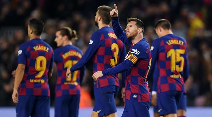 Vào! Đường kiến tạo xuất sắc của Antoine Griezmann mở ra rất nhiều khoảng trống cho Lionel Messi (Barcelona) ở ngoài rìa vòng cấm. Quan sát thấy thủ môn đang lên cao, cầu thủ này lạnh lùng tỉa bóng chính xác vào góc trên bên trái khung thành. Tỉ số là 2:0.