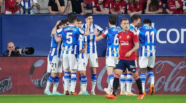 Sergio Herrera (Osasuna) đen đủi tự đưa bóng về lưới nhà, đội bóng của anh lại càng bị bỏ lại xa hơn về mặt tỉ số!