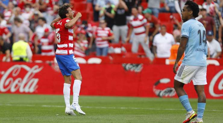 Một bàn thắng tuyệt vời! Darwin Machis tạt bóng vào vòng cấm và Luis Milla (Granada CF) ghi một bàn thắng bằng gót tuyệt diệu! 1:1.