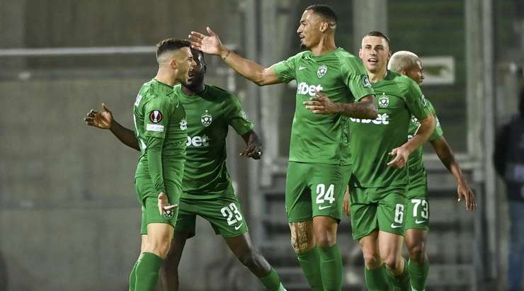 Đó là 1 bàn thắng! Nó dường như là không thể để ghi bàn từ góc đó, nhưng Denny Gropper (Ludogorets) bằng cách nào đó đã tìm thấy mảnh lưới bằng 1 cú sút táo bạo qua thủ môn từ cự ly gần.
