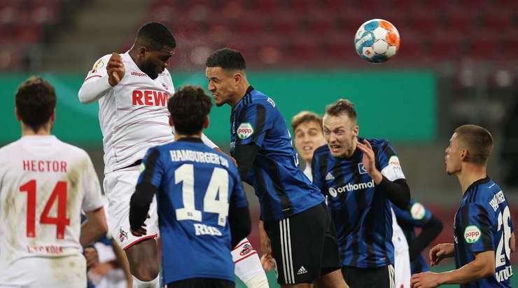 Anthony Modeste (Köln) chiến thắng trong một pha không chiến để đón bóng từ quả phạt góc và đánh đầu vào sát xà ngang. Cú dứt điểm của anh từ hơi xa và không đủ mạnh, nên thủ môn đã dễ dàng cản phá.