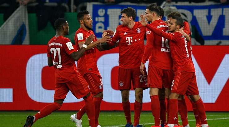 Vào! Joshua Kimmich (Bayern Munich) đón bóng bật ra và từ rìa vòng cấm, anh ấy tung một cú sút chìm đi vào góc trái phía dưới. Markus Schubert không thể ngăn bóng vào lưới. Tỉ số là 0:1.