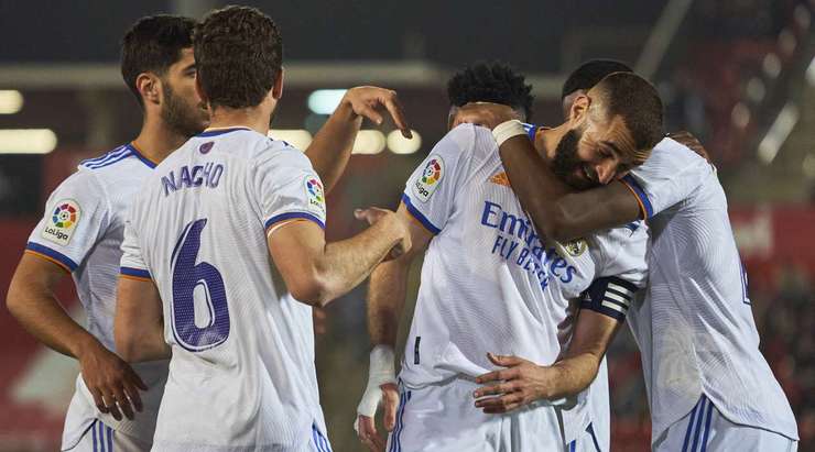 Marcelo gửi một đường chuyền chuẩn xác cho Karim Benzema (Real Madrid). Cầu thủ này đón bóng và có một cú sút từ rìa vòng cấm vào phía trong cột dọc bên phải. Thủ môn đã không có cơ hội nào để cản phá. Tỉ số được thay đổi thành: 0:3.