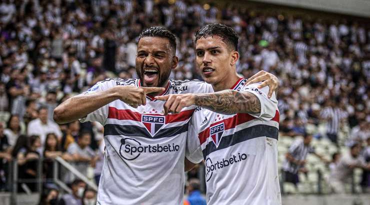 Vào! Igor Vinicius (Sao Paulo) chớp cơ hội sau một tình huống bóng bật ra trong vòng cấm và đánh bại thủ môn với một cú sút vào góc thấp bên phải. Tỉ số đã được nâng lên: 1:1.