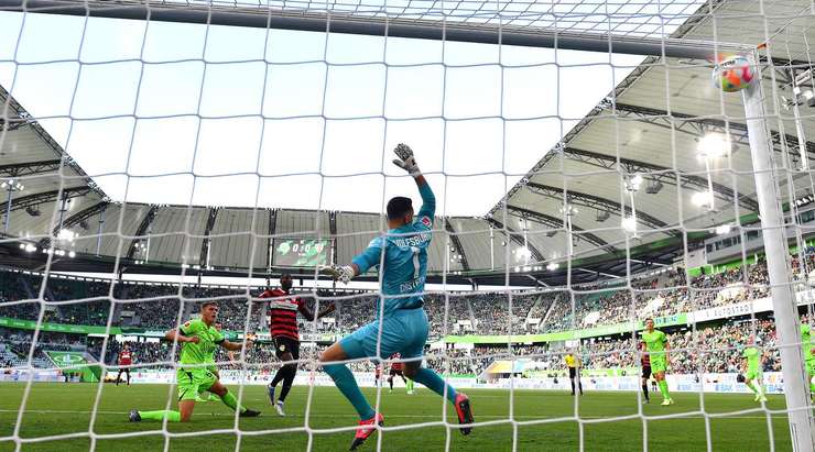 Serhou Guirassy (VfB Stuttgart) nhận một đường chuyền chuẩn xác trong vòng cấm từ Hiroki Ito và anh đánh bại thủ môn với một cú sút làm tung nóc lưới cầu môn đối phương. Tỉ số là 0:1.