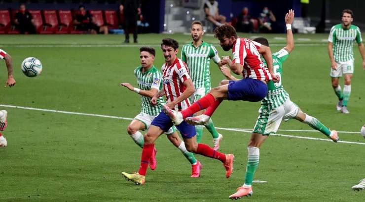 Bóng từ quả đá phạt tìm đến Diego Costa (Atl. Madrid), người đang ở một vị trí rất trống trải và anh đã ghi bàn với một cú đánh đầu sấm sét vào góc thấp bên phải khung thành. Một cú đánh đầu tầm xa siêu phẩm!