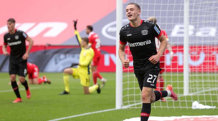 Một đường chuyền xé toang hàng phòng ngự đưa bóng đến chân Florian Wirtz (Bayer Leverkusen) trong vòng cấm và cầu thủ này đã không bỏ lỡ cơ hội! Nỗ lực của anh đưa bóng chuẩn xác vào góc thấp bên phải khung thành.