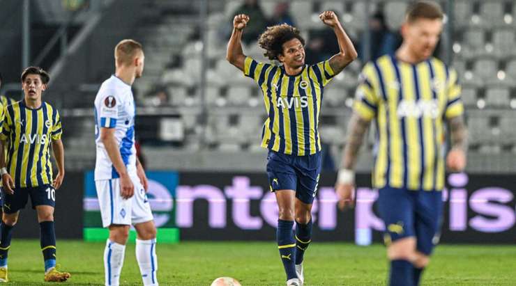 Willian Arao (Fenerbahce) nhảy cao nhất để đón bóng từ quả phạt góc được thực hiện hoàn hảo bởi Arda Guler. Cú đánh đầu của anh đã đi đập đất vào sát mép trong cột dọc bên phải, đánh bại thủ môn. Tỉ số là 0:2.