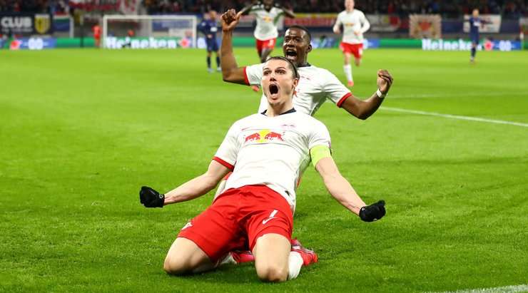 Vào! Timo Werner dọn cỗ cho Marcel Sabitzer (RB Leipzig) tại rìa vòng cấm người sút bóng vào góc trái phía dưới. 1:0.