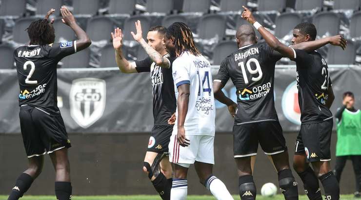 Vào! Mathias Pereira Lage đưa bóng qua vòng cấm và Mohamed-Ali Cho (Angers) đã có một nhiệm vụ dễ dàng nhất thế giới để đưa bóng vào lưới trống. 1:0.