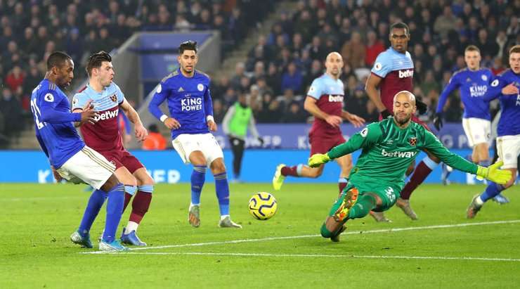 Vào! Ricardo Pereira dọn cỗ cho Harvey Barnes (Leicester), người ghi bàn với một pha dứt điểm cự li gần đơn giản. Tỉ số là 1:0.