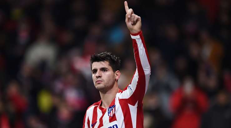 Đường treo bóng từ quả đá phạt tìm đến đầu của Alvaro Morata (Atl. Madrid), và anh đã bật cao đánh đầu hiểm hóc vào góc thấp bên phải khung thành.