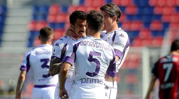 Giacomo Bonaventura (Fiorentina) tìm thấy khoảng trống bên trong vòng cấm để đón một quả tạt đẹp mắt và tung cú sút mạnh vào mép trong cột dọc bên trái. Một cú dứt điểm tuyệt vời.