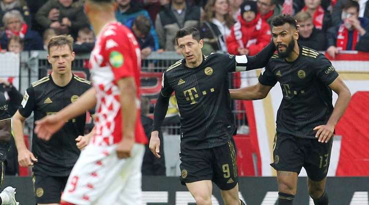 Vào! Eric Maxim Choupo-Moting chuyền cho Robert Lewandowski (Bayern Munich) tại rìa vòng cấm và anh ấy tìm đến góc phải phía dưới với một pha dứt điểm tuyệt vời. Tỉ số là 2:1.