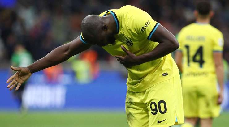 Romelu Lukaku (Inter) đón một đường chuyền trong vòng cấm và ghi bàn với một cú sút mạnh vào góc thấp bên phải. Thủ môn đã không thể làm gì được.