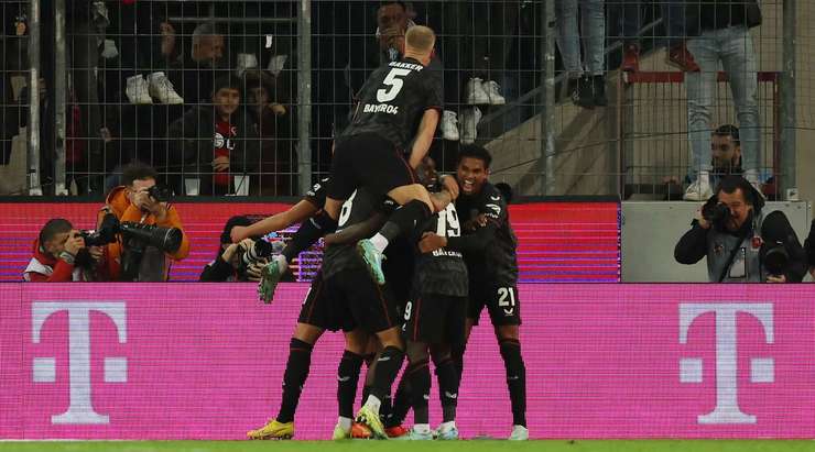 GOAL! Moussa Diaby (Bayer Leverkusen) đón đường chuyền từ Jeremie Frimpong trong một đợt phản công nhanh và dứt điểm hiểm hóc từ cự ly gần. Tỉ số là 1:2.