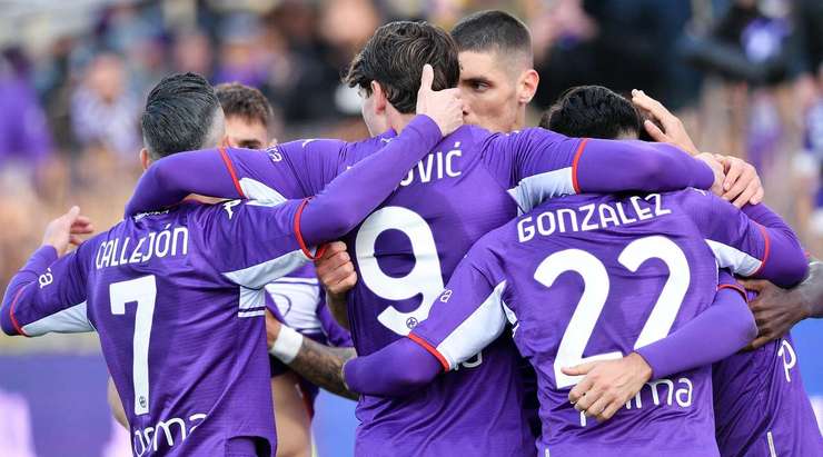 Một bàn thắng xuất sắc từ cú vô-lê của Giacomo Bonaventura (Fiorentina), bóng đập phần dưới cột dọc bên trái vào lưới.