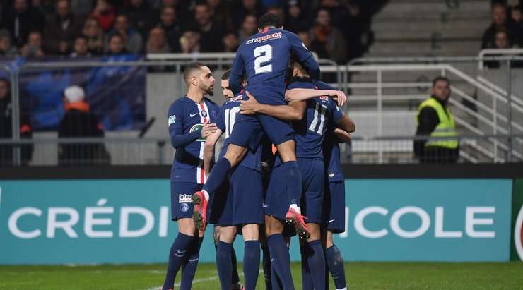 Pablo Sarabia (Paris SG) ghi một bàn thắng cho riêng mình!! Anh nhận bóng trong tư thế đối mặt với thủ môn và dứt điểm kỹ thuật, đưa bóng vào gọn trong góc trái khung thành!