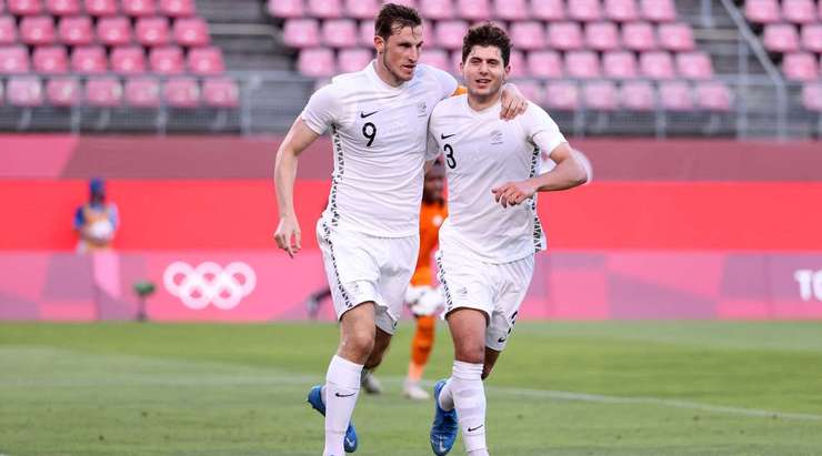 Vào! Chris Wood (New Zealand) ghi bàn với một cú sút tuyệt vời vào góc cao bên phải sau khi được giải thoát trong vòng cấm bởi một đường chuyền bổng xuất sắc từ Elijah Henry Just. Tỉ số bây giờ là 2:1.