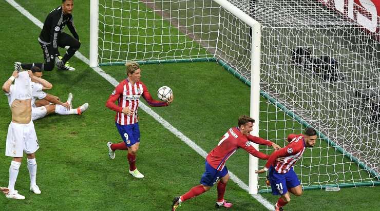 Vào! Yannick Carrasco (Atl. Madrid) ghi bàn sau một pha kiến tạo bởi Juanfran cho phép anh ấy đưa bóng vào lưới trống. Tỉ số là 1:1.