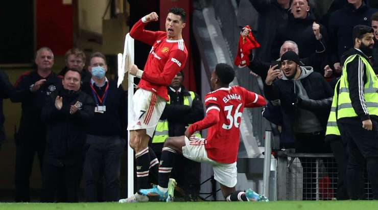 Một quả phạt góc được thực hiện tốt đưa bóng đến chỗ Cristiano Ronaldo (Manchester United) để cầu thủ này đánh đầu thành bàn. Pha dứt điểm của anh ấy đi chuẩn xác vào góc cao bên phải khung thành.