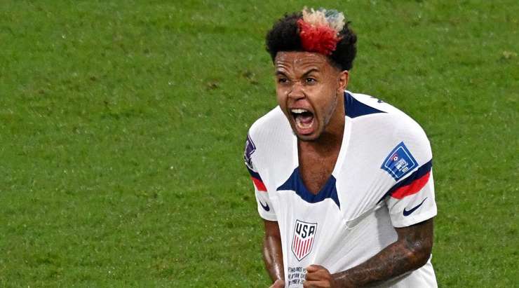Giovanni Reyna xâu kim một cầu thủ đối phương để chuyền bóng cho Weston McKennie (Mỹ), cầu thủ này sút xa ngay từ rìa vòng cấm. Thủ môn đã phải tung người hết sức, tuy nhiên cú sút đã đi cao hơn xà ngang.