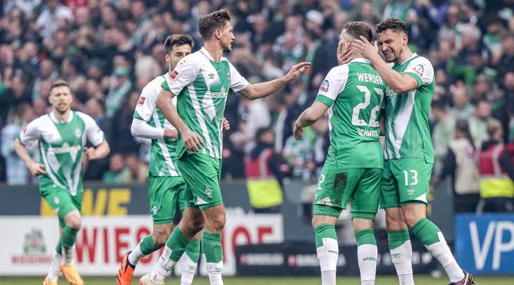 Một tình huống chơi bóng rất kỹ thuật của Niklas Schmidt (Werder Bremen). khống chế gọn gàng đường chuyền đến từ Milos Veljkovic và tung cú sút xa xuất sắc, đưa bóng vào góc cao bên phải khung thành. Tỉ số là 1:2.