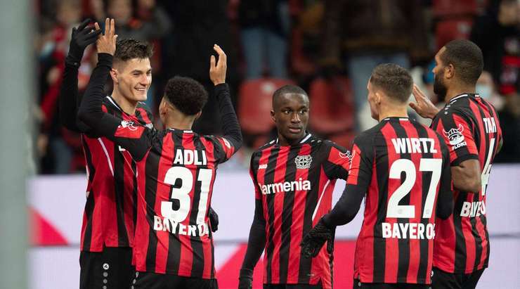 Patrik Schick (Bayer Leverkusen) ghi bàn! Patrik Schick (Bayer Leverkusen) được kiến tạo bởi Amine Adli và anh ấy đã cho thấy sự bình tĩnh tuyệt vời trong vòng cấm để sút vào bên phải mành lưới. 4:1.