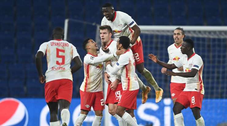 Vào!! Alexander Sorloth (RB Leipzig) nã một phát đại bác từ ngoài vòng cấm và bóng đã nằm gọn trong lưới!