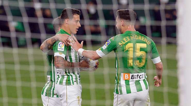 Cristian Tello (Betis) ghi bàn! Cristian Tello (Betis) được kiến tạo bởi Alex Moreno và anh ấy đã cho thấy sự bình tĩnh tuyệt vời trong vòng cấm để sút vào bên phải mành lưới. 1:1.